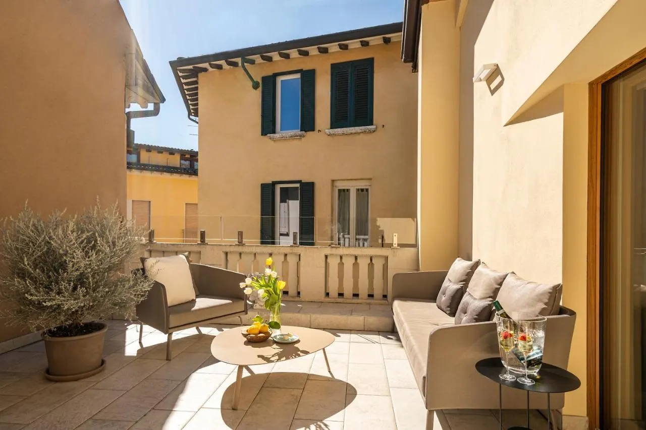 Crocus Apartments سيرمِيوني