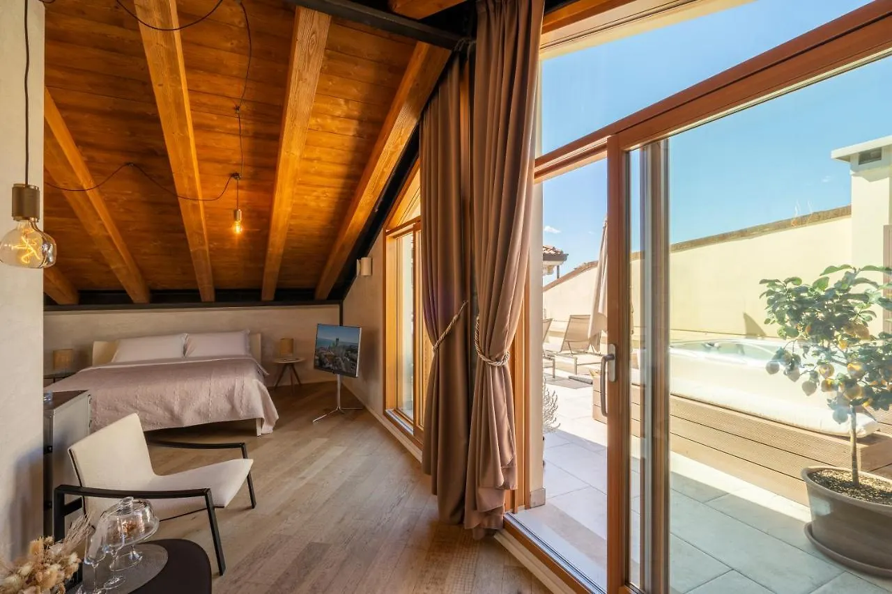Crocus Apartments سيرمِيوني